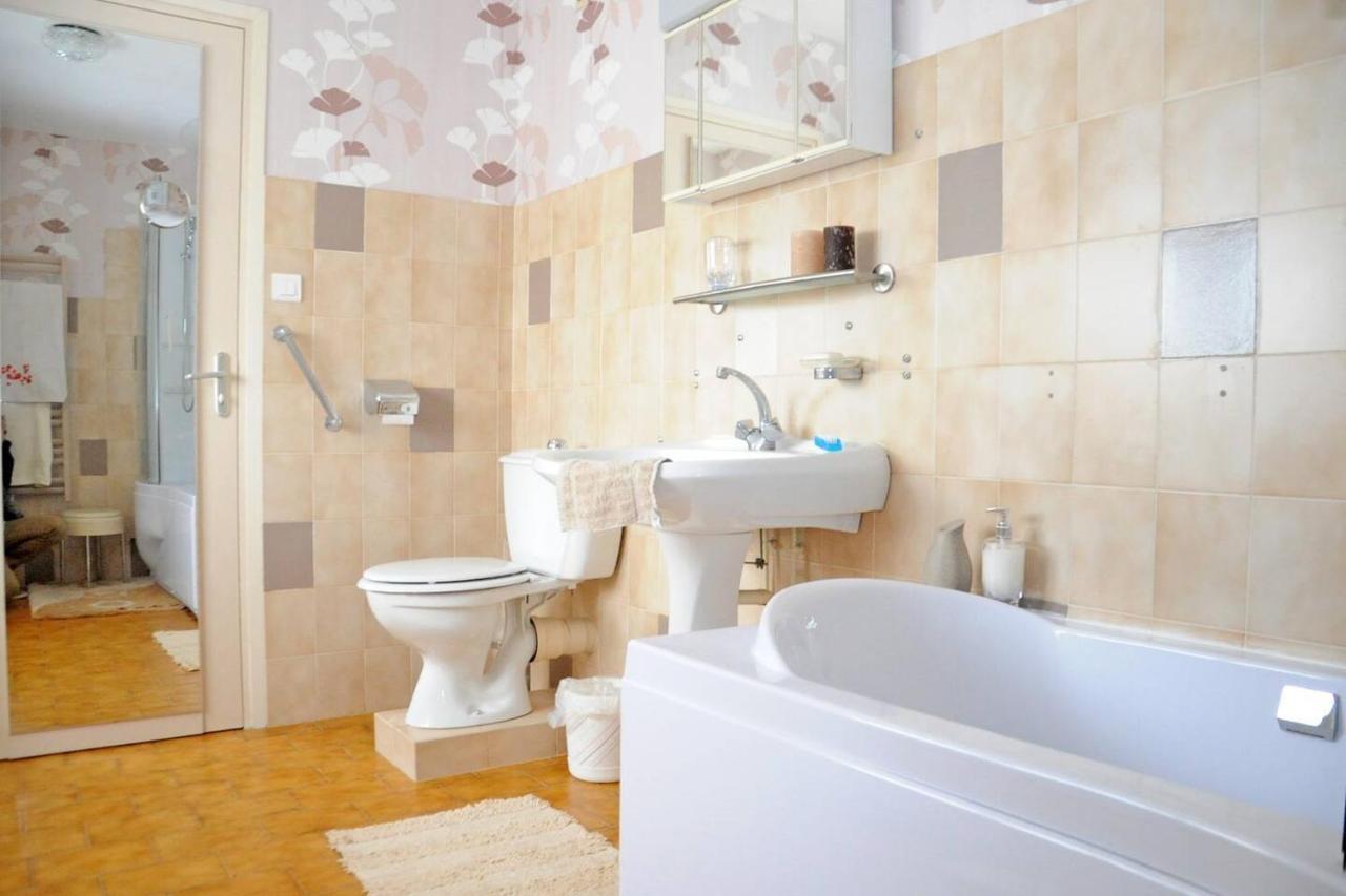 1 Bedroom House 20Min Walk To Centre In טורנוס מראה חיצוני תמונה